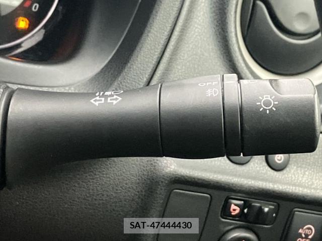 Nissan NOTE 2013-04 8225332-15
