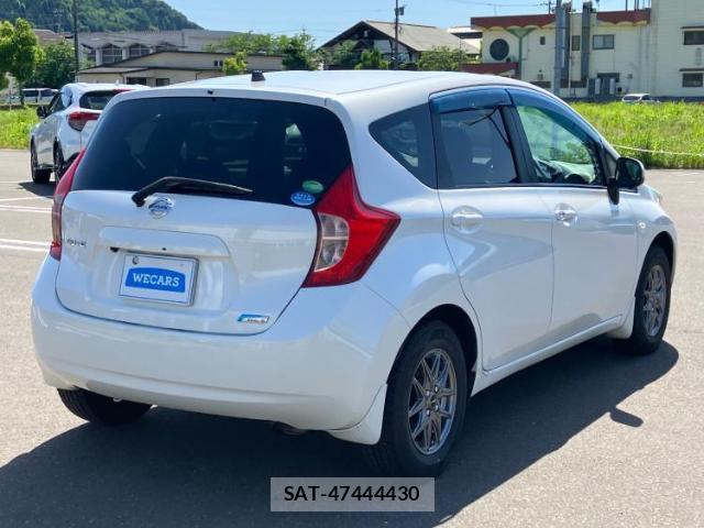 Nissan NOTE 2013-04 8225332-2
