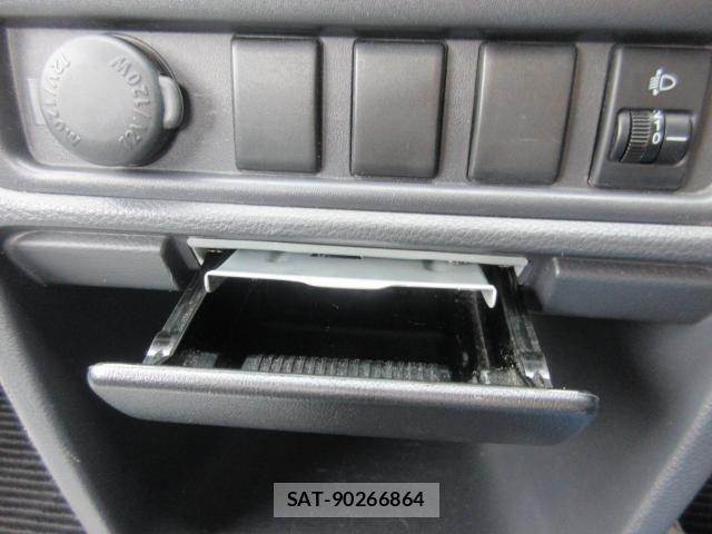 Nissan CLIPPER TRUCK 2018-04 8216199-15