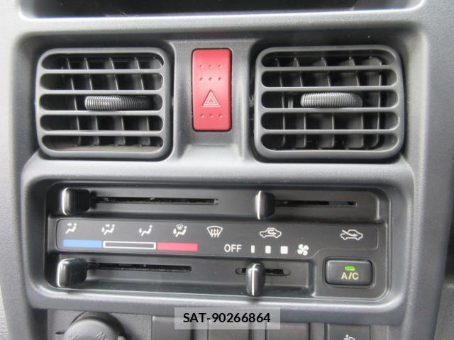 Nissan CLIPPER TRUCK 2018-04 8216199-18