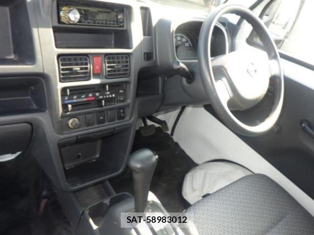 Nissan CLIPPER TRUCK 2018-02 8223051-5