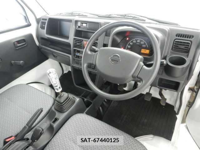 Nissan CLIPPER TRUCK 2017-02 8223934-2