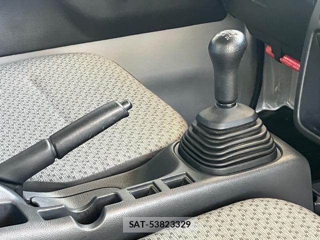 Nissan CLIPPER TRUCK 2021-02 8224110-11