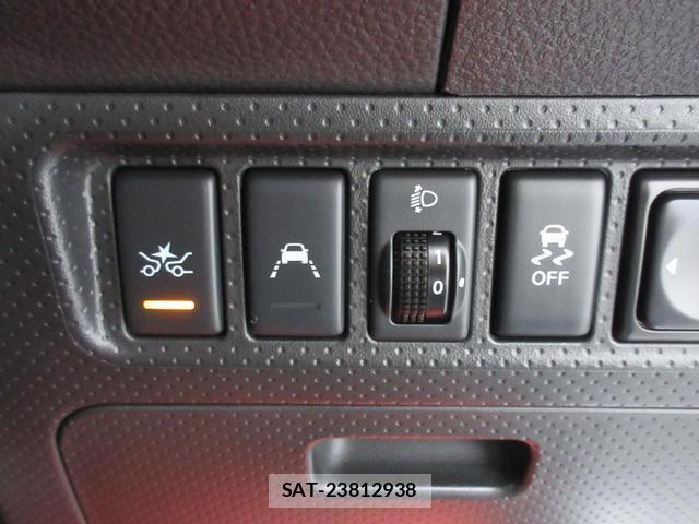 Nissan NV150 AD 2017-08 8216705-17