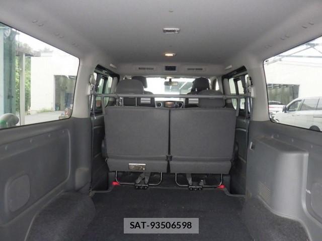 Nissan NV350 Caravan 2012-09 8216487-2