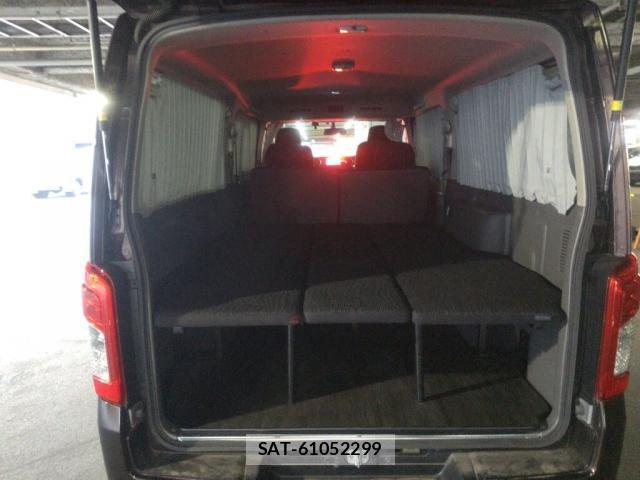 Nissan NV350 Caravan 2021-04 8216958-3
