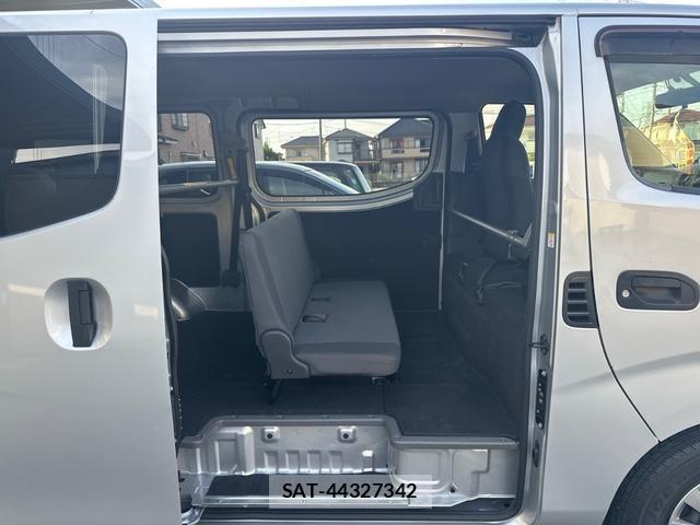 Nissan NV350 Caravan 2015-07 8218410-11