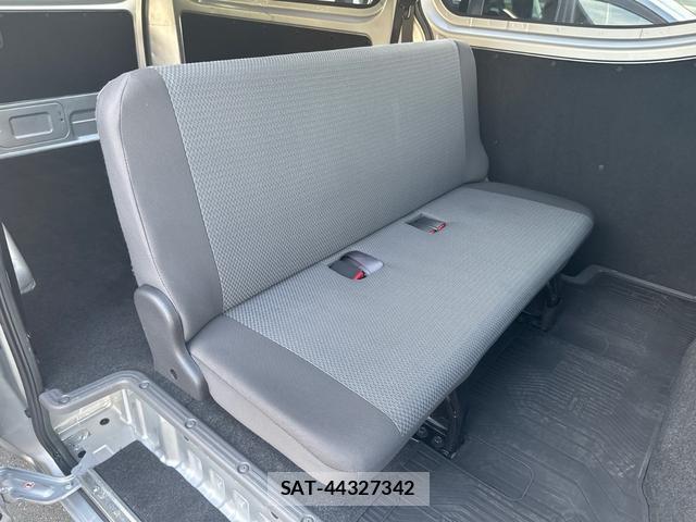 Nissan NV350 Caravan 2015-07 8218410-12