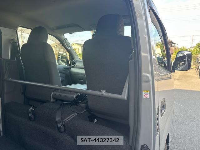 Nissan NV350 Caravan 2015-07 8218410-13