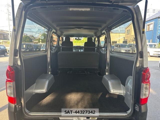 Nissan NV350 Caravan 2015-07 8218410-14