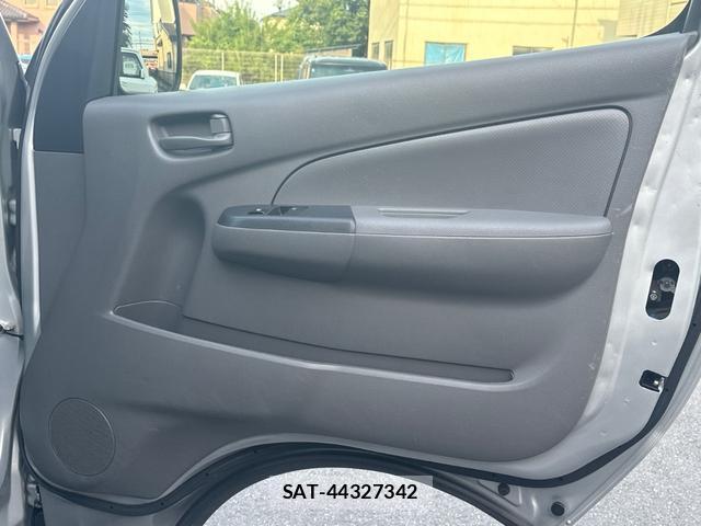 Nissan NV350 Caravan 2015-07 8218410-15