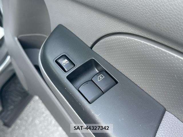 Nissan NV350 Caravan 2015-07 8218410-16