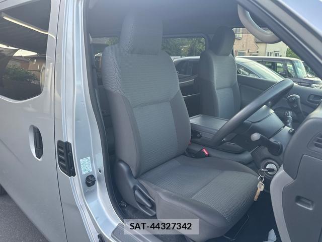 Nissan NV350 Caravan 2015-07 8218410-9