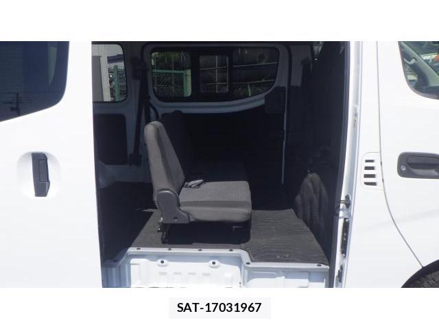Nissan NV350 Caravan 2021-02 8218706-15