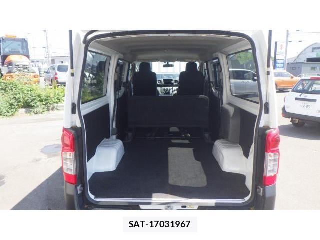 Nissan NV350 Caravan 2021-02 8218706-16
