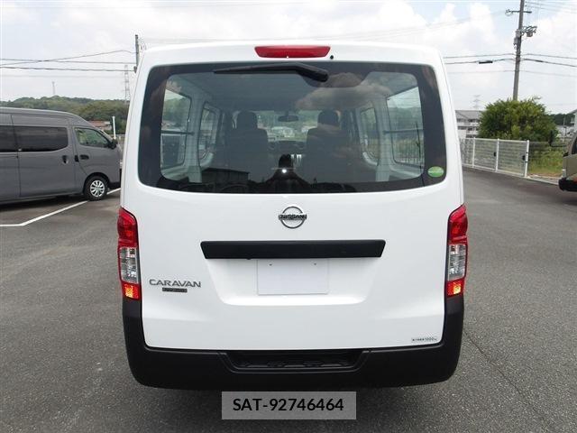 Nissan NV350 Caravan 2021-05 8218805-13