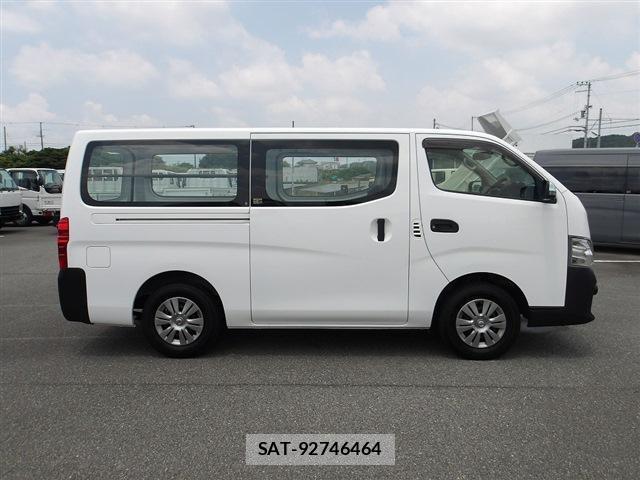 Nissan NV350 Caravan 2021-05 8218805-15