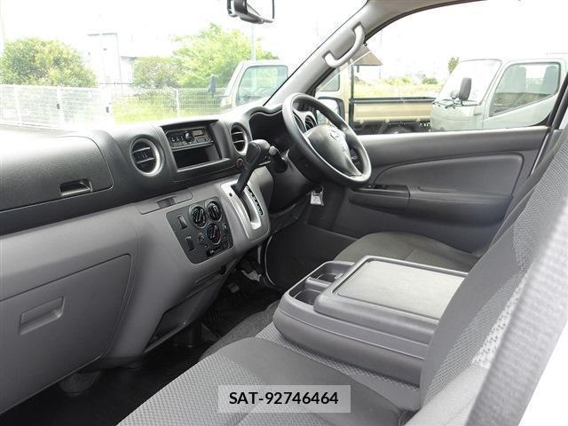 Nissan NV350 Caravan 2021-05 8218805-2