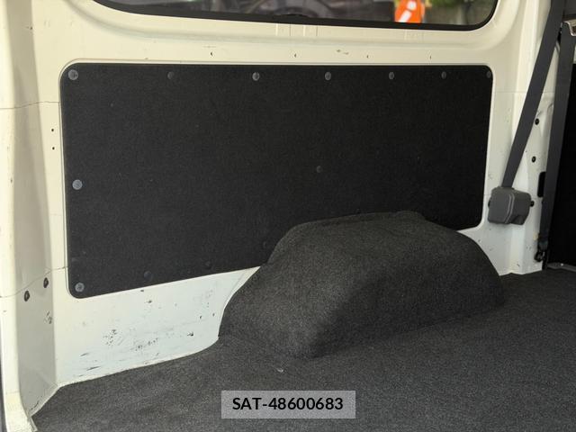 Nissan NV350 Caravan 2014-06 8220301-10