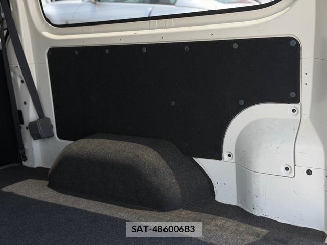 Nissan NV350 Caravan 2014-06 8220301-11