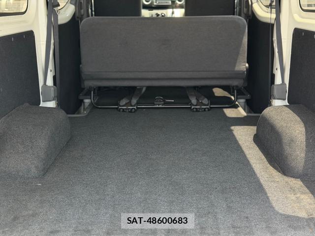 Nissan NV350 Caravan 2014-06 8220301-12
