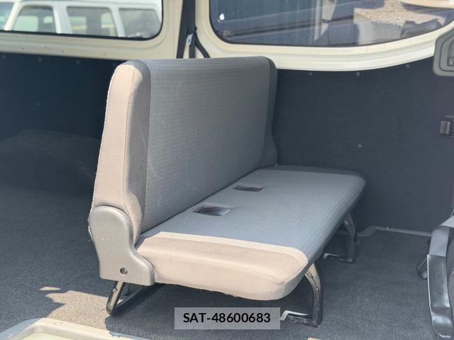 Nissan NV350 Caravan 2014-06 8220301-13