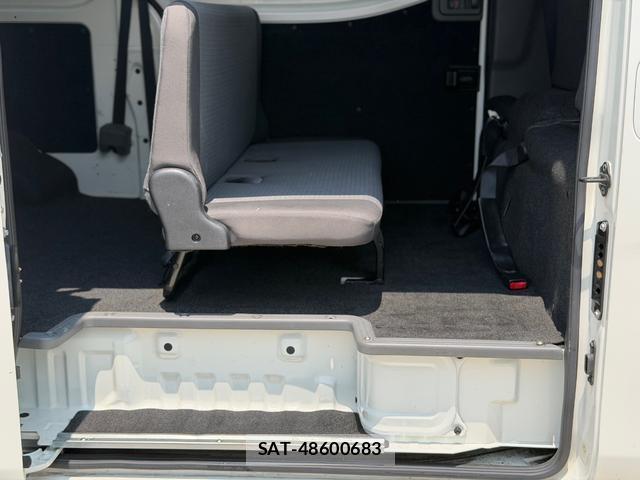 Nissan NV350 Caravan 2014-06 8220301-14