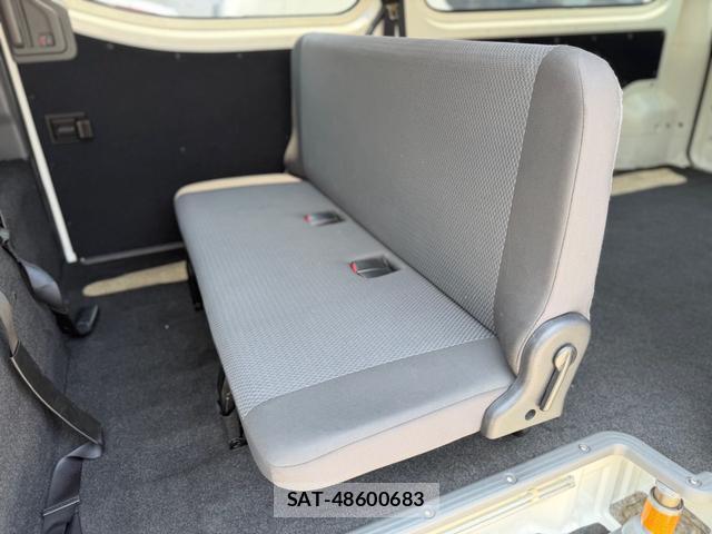 Nissan NV350 Caravan 2014-06 8220301-18