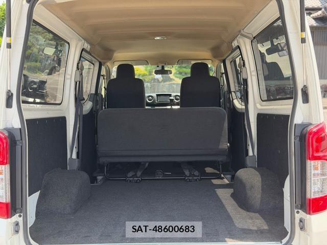 Nissan NV350 Caravan 2014-06 8220301-8