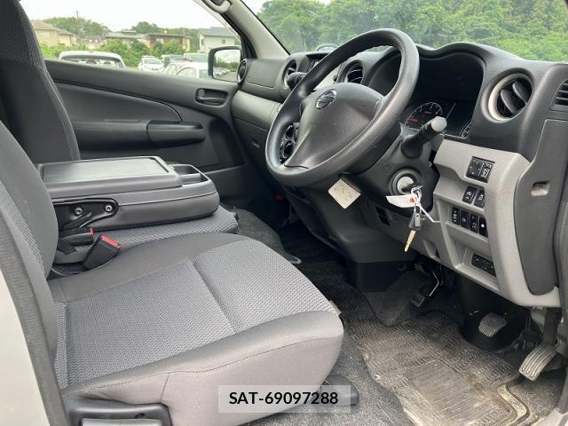 Nissan NV350 Caravan 2021-03 8220740-4