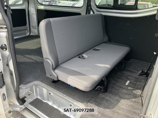 Nissan NV350 Caravan 2021-03 8220740-5