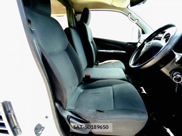 Nissan NV350 Caravan 2016-05 8222150-19
