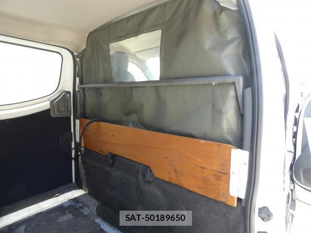 Nissan NV350 Caravan 2016-05 8222150-9