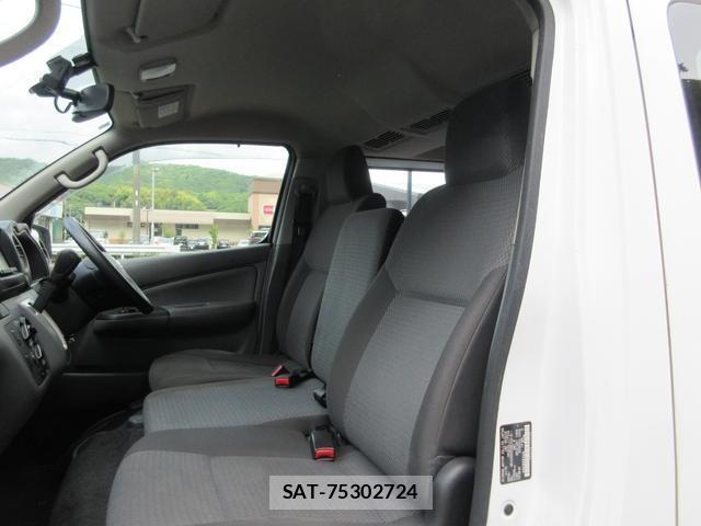 Nissan NV350 Caravan 2019-03 8222722-14