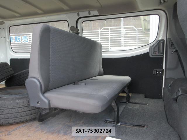Nissan NV350 Caravan 2019-03 8222722-15