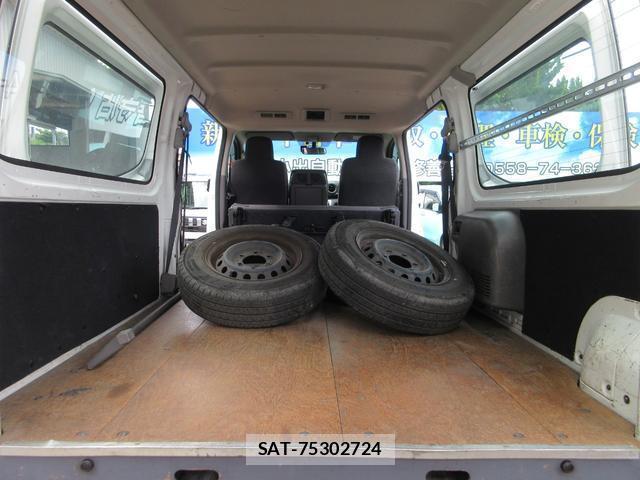 Nissan NV350 Caravan 2019-03 8222722-17