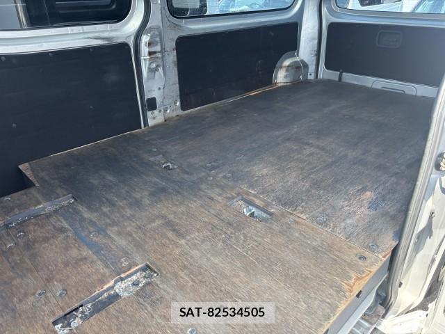 Nissan NV350 Caravan 2020-04 8222808-5