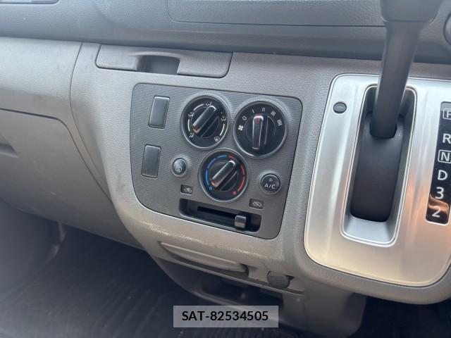 Nissan NV350 Caravan 2020-04 8222808-9
