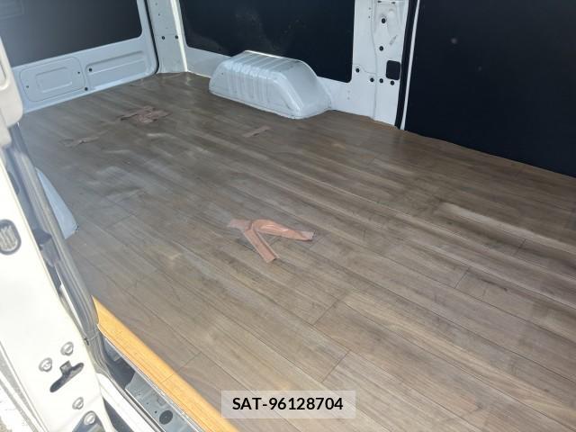 Nissan NV350 Caravan 2019-04 8222812-2
