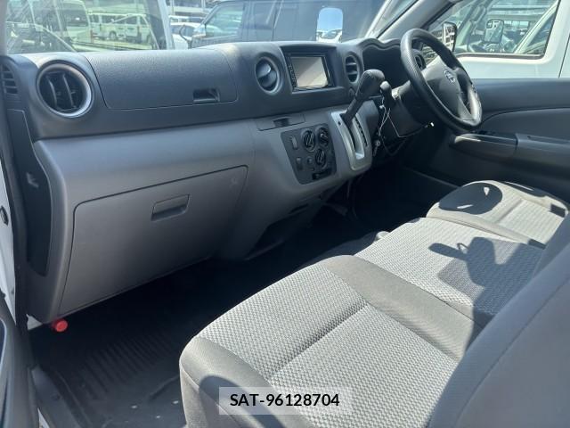 Nissan NV350 Caravan 2019-04 8222812-3