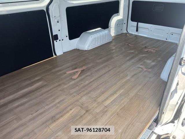 Nissan NV350 Caravan 2019-04 8222812-4