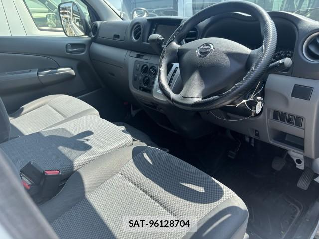Nissan NV350 Caravan 2019-04 8222812-8