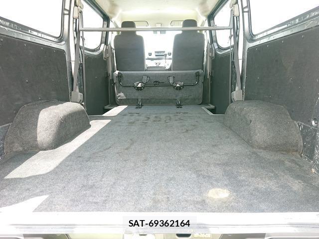 Nissan NV350 Caravan 2020-10 8224686-11