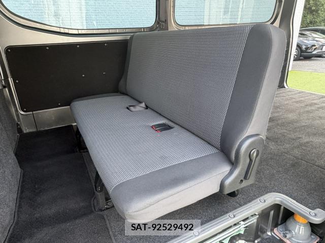 Nissan NV350 Caravan 2021-05 8224698-10