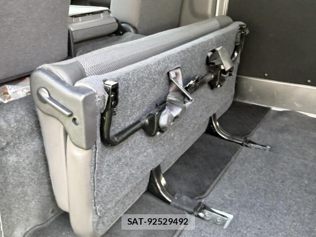 Nissan NV350 Caravan 2021-05 8224698-12