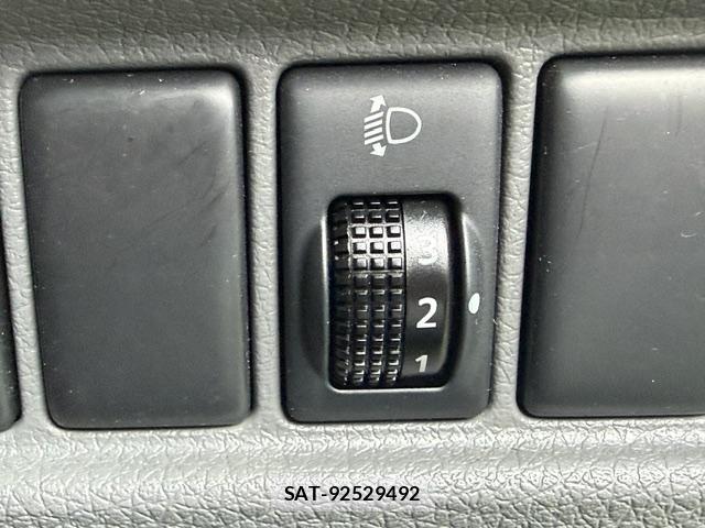 Nissan NV350 Caravan 2021-05 8224698-14