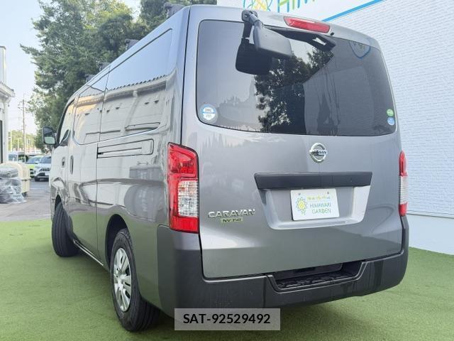 Nissan NV350 Caravan 2021-05 8224698-3