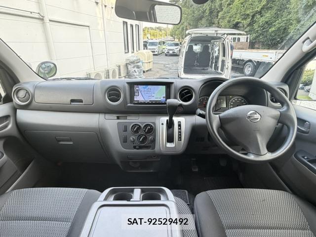 Nissan NV350 Caravan 2021-05 8224698-4