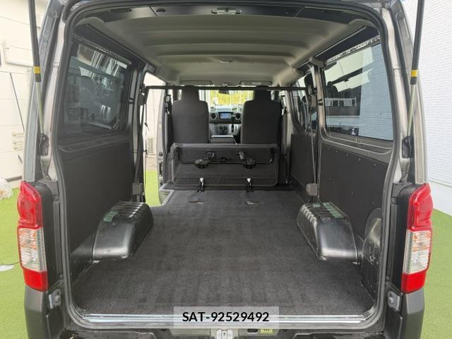 Nissan NV350 Caravan 2021-05 8224698-7