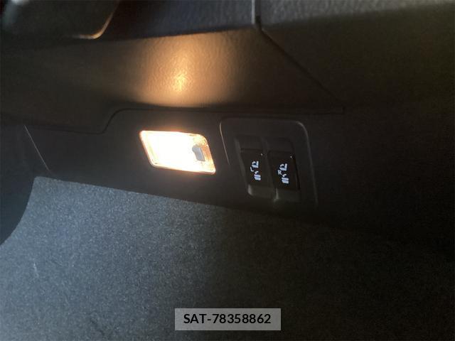 Lexus NX 2015-03 8216209-12